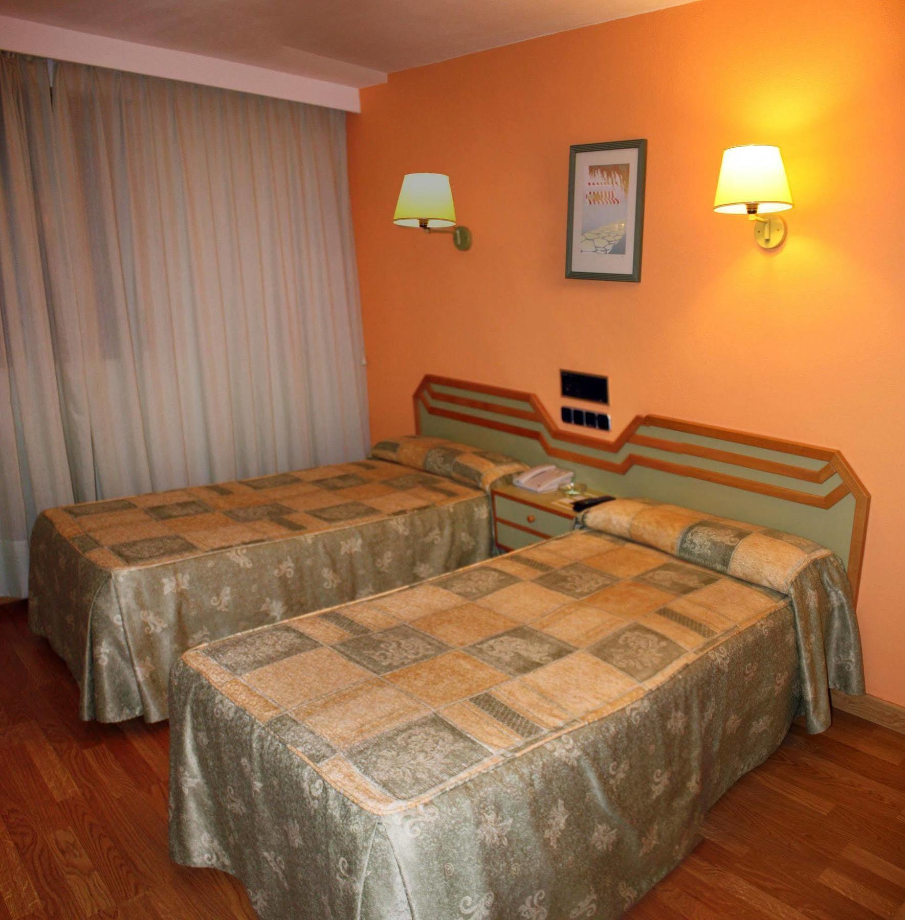Hotel Alda Guijuelo Exterior photo